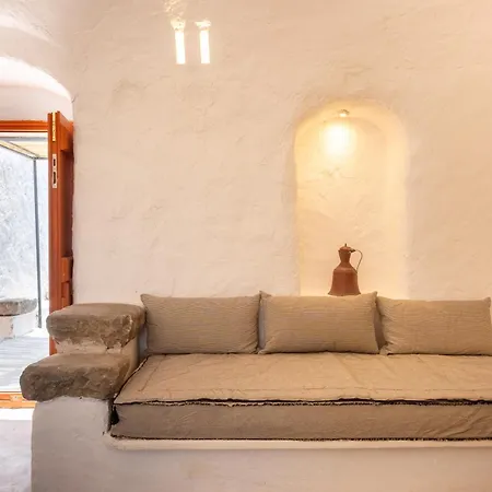 Отель Santa Irini Retreat