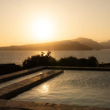 Santa Irini Retreat Отель Тирасия