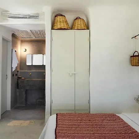 Santa Irini Retreat Thirasia