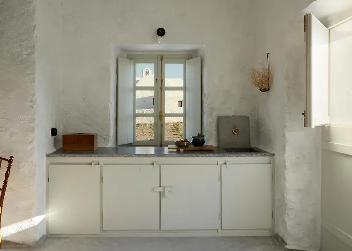 Santa Irini Retreat * Therasia